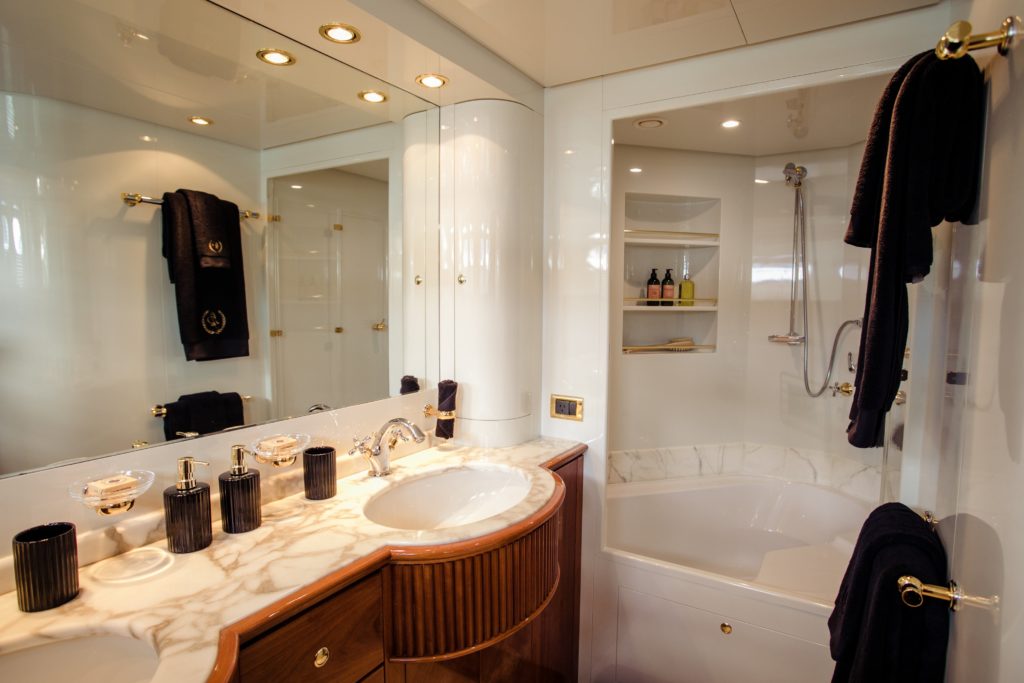 YOTSPACE - Superyacht Voyages - Lady Pamela - Master Head