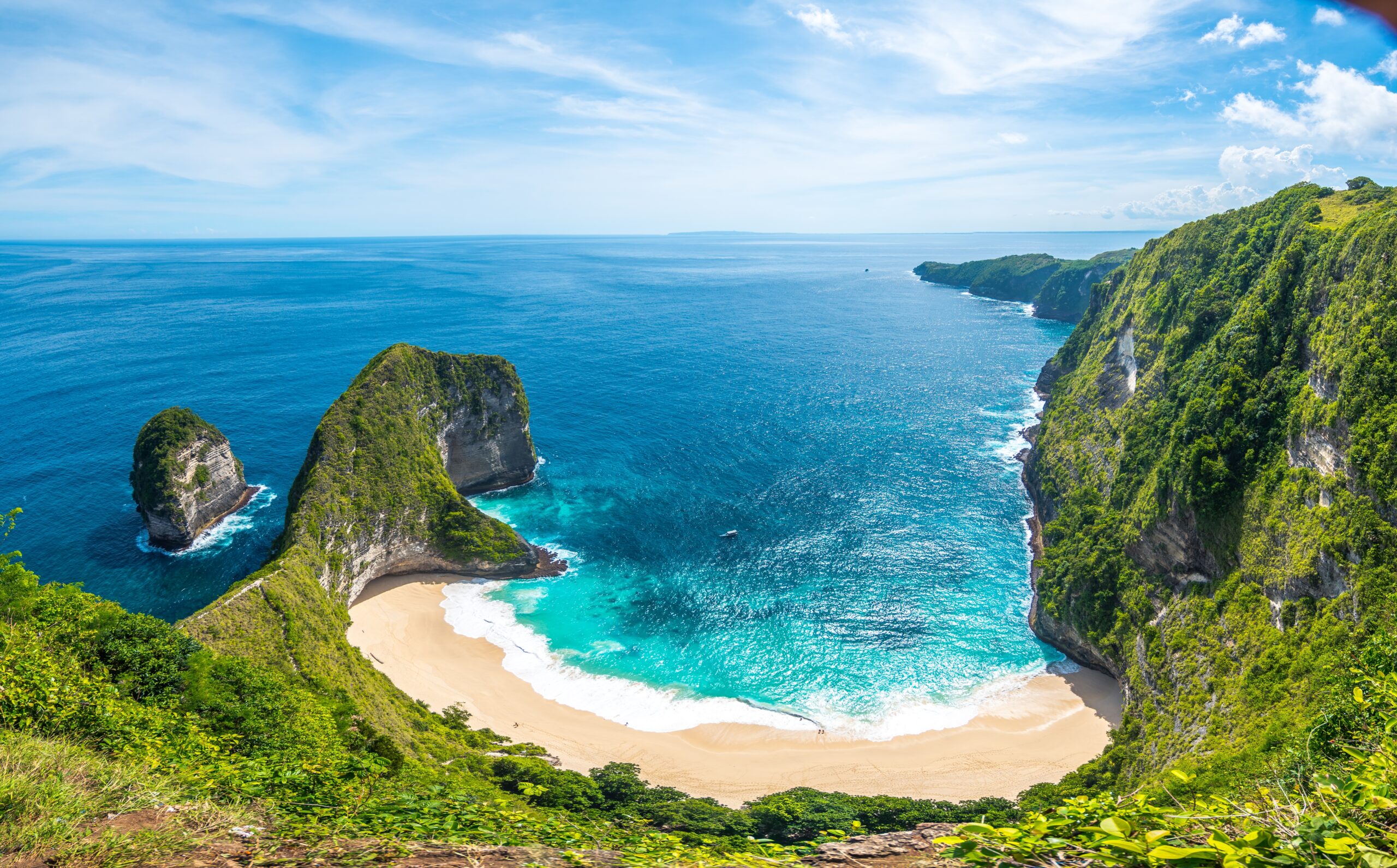 Panoramic,View,Of,Kelingking,Beach,In,Nusa,Penida,,Indonesia