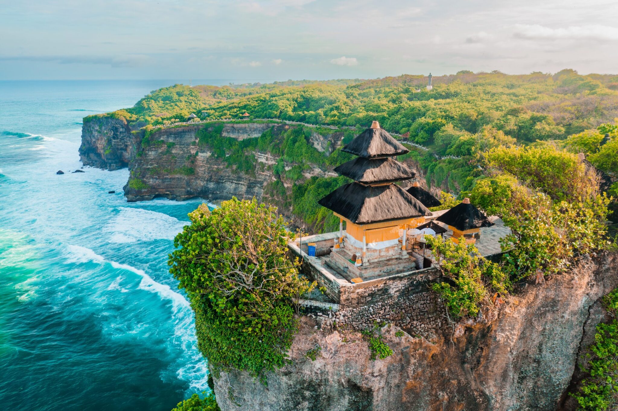 Bali’s,Most,Iconic,Landmark,And,Popular,Tourist,Attraction,Uluwatu,Temple