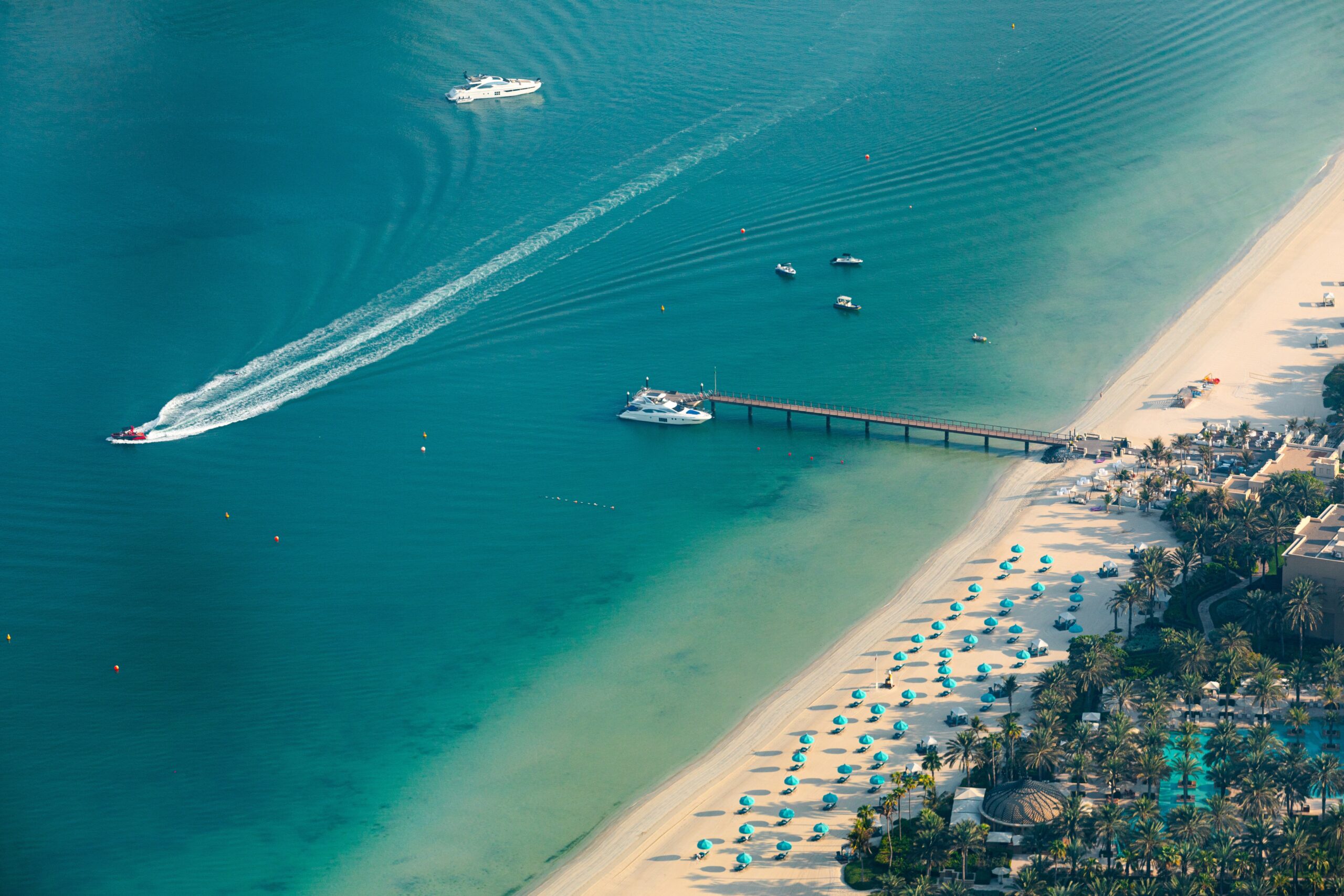 Jumeirah,Beach,Residence,(jbr),Beach,In,Dubai,During,A,Sunny