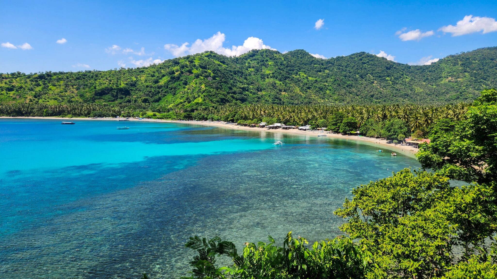 The,Magnificent,Pandanan,Beach,On,Lombok,Island,,Indonesia.,Sandy,Seashore