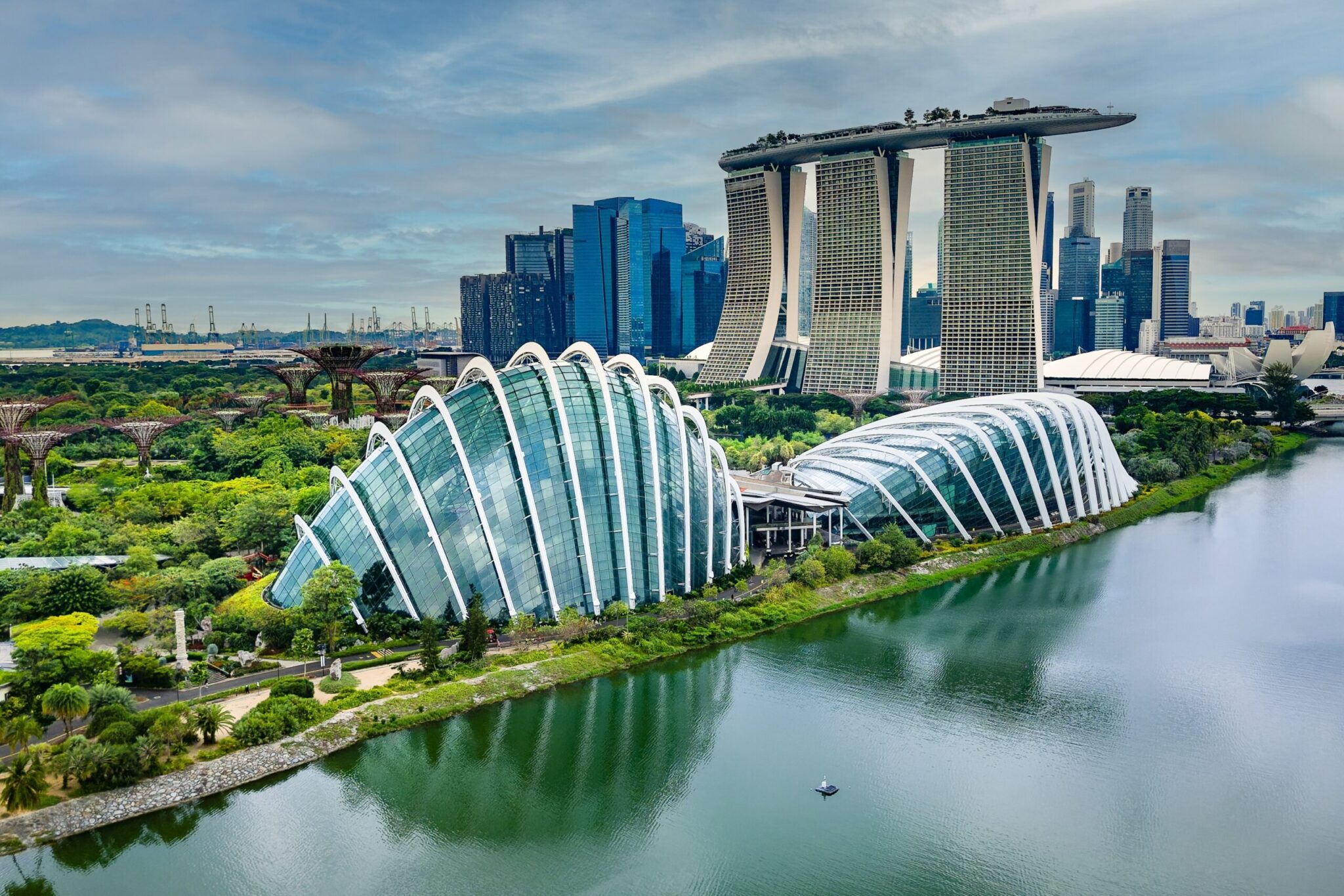 Aerial,View,Of,The,Parks,,Gardens,And,Modern,Buildings,At