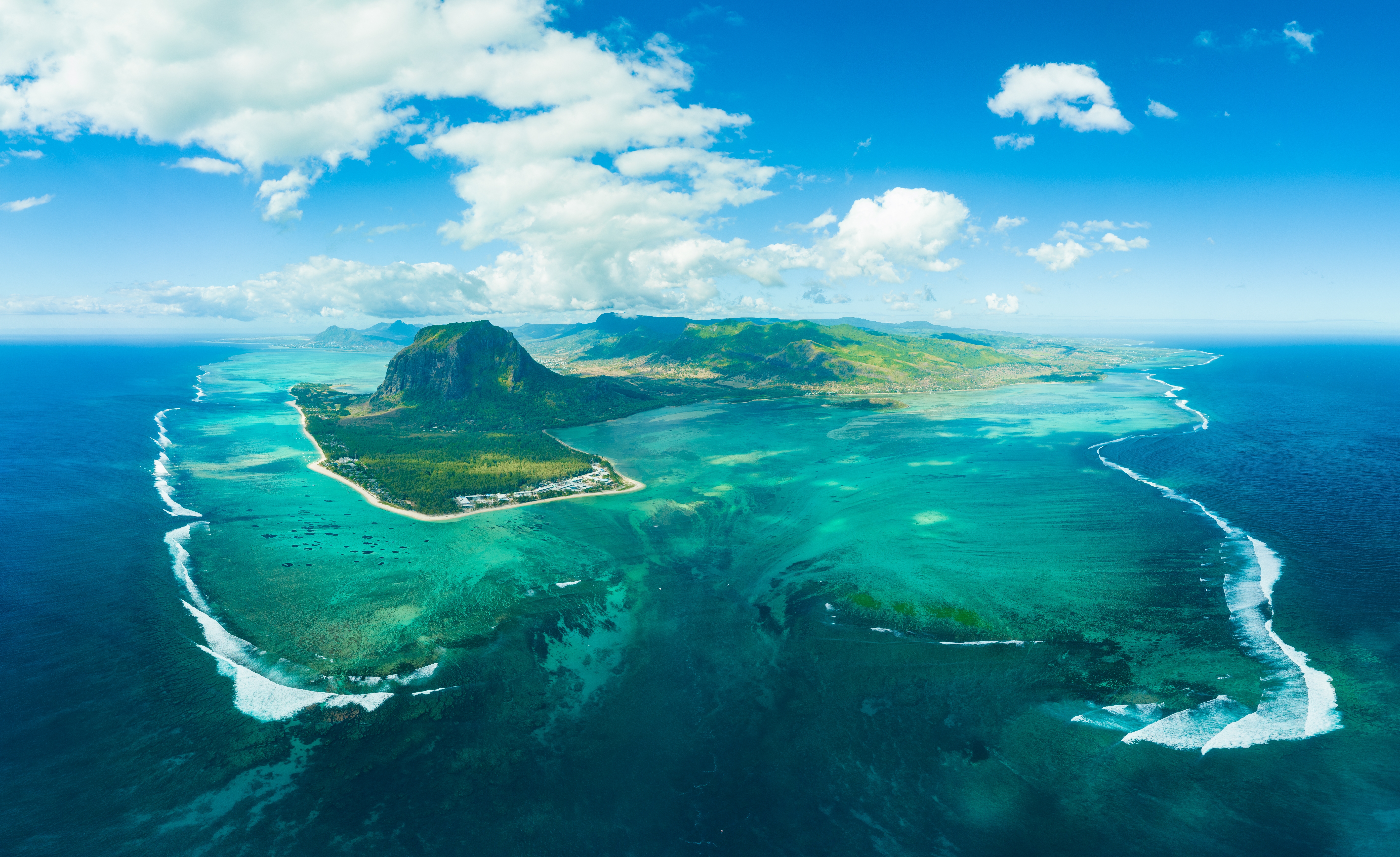 Aerial,View:,Le,Morne,Brabant,Mountain,With,Beautiful,Lagoon,And