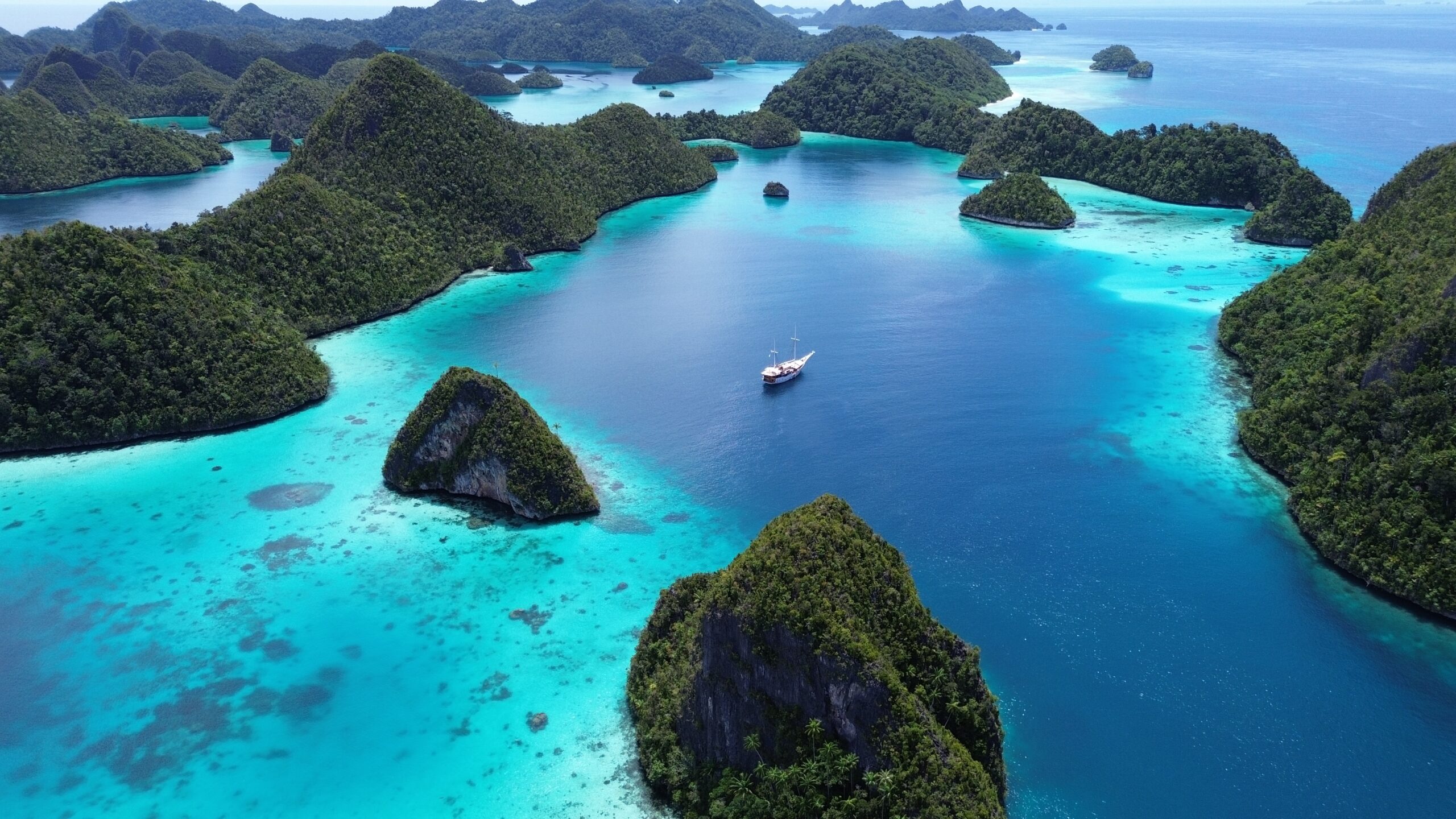 Remote,Lagoon,At,Wayag,Island,Consisting,Of,Limestone,Islands,,Raja