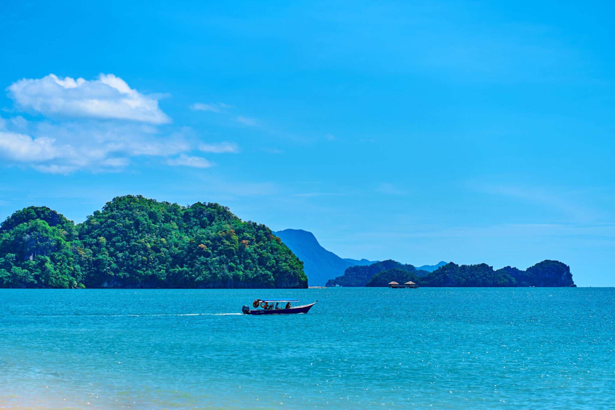 View,From,The,Beach,To,The,Rocks,In,The,Ocean