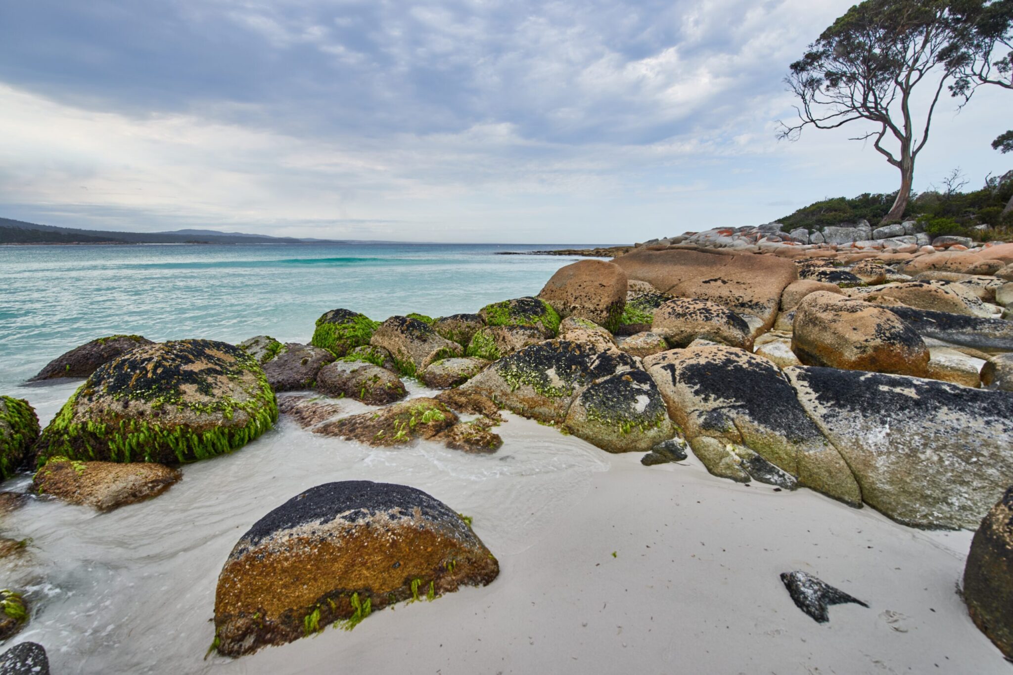 The,Beautiful,Beach,With,Rocks,On,It,With,The,Sea
