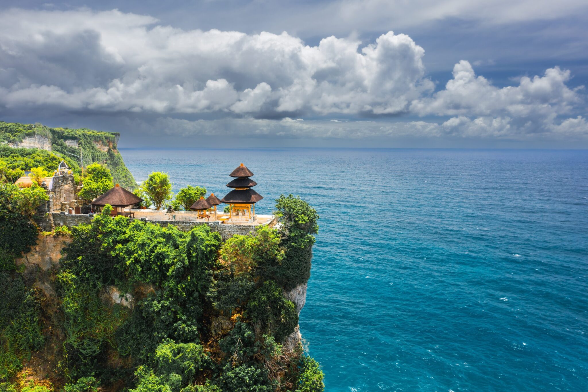 Bali’s,Most,Iconic,Landmark,And,Popular,Tourist,Attraction,Uluwatu,Temple