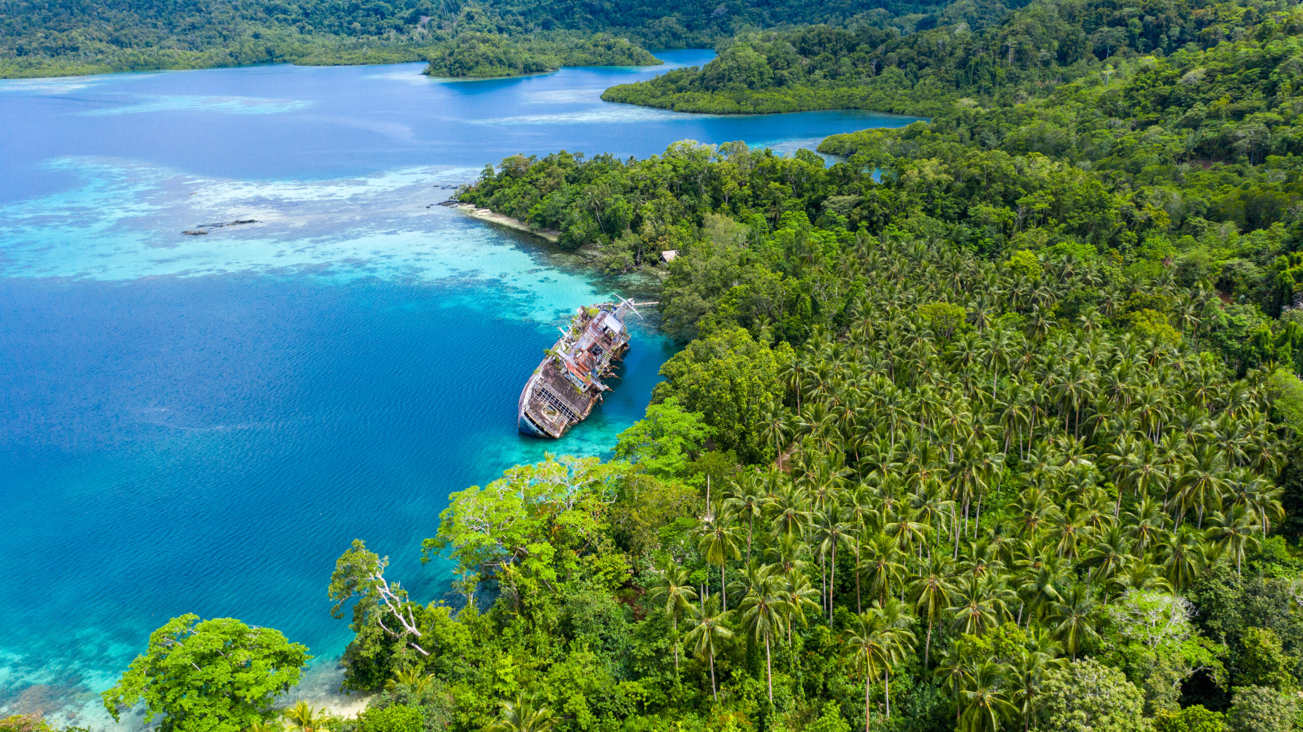 Half,Sunken,Ship,At,Roderick,Bay,In,Solomon,Island.