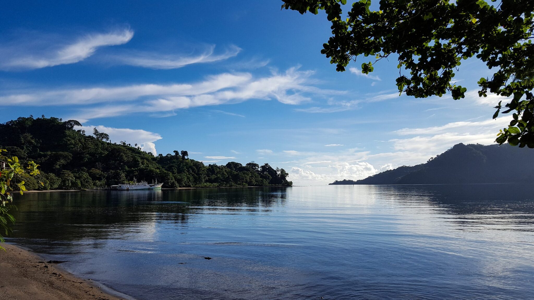 Scenic,Landscape,View,Of,Calm,And,Placid,Kieta,Harbour,And