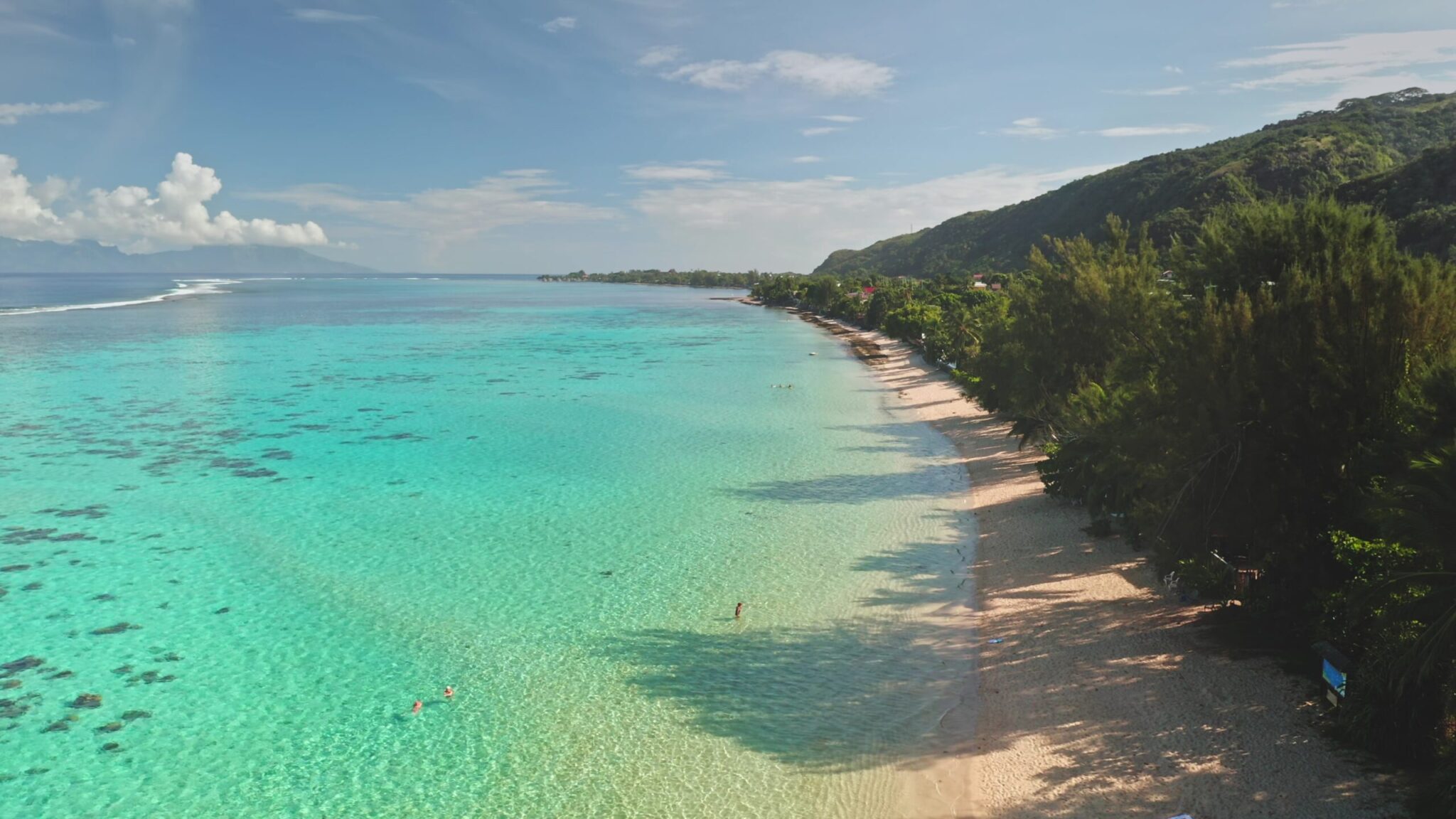 Tourists,Enjoying,Crystal,Clear,Turquoise,Water,Of,Tropical,Beach,In
