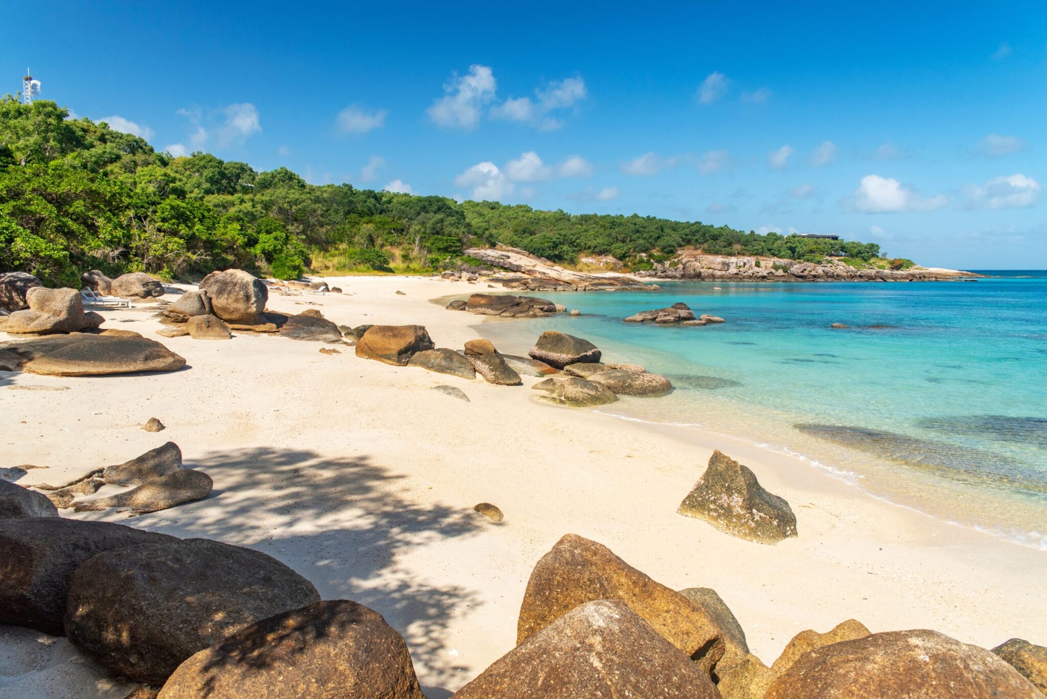 Picturesque,Tropical,Golden,Sandy,Sunset,Beach,With,Turquoise,Water,On