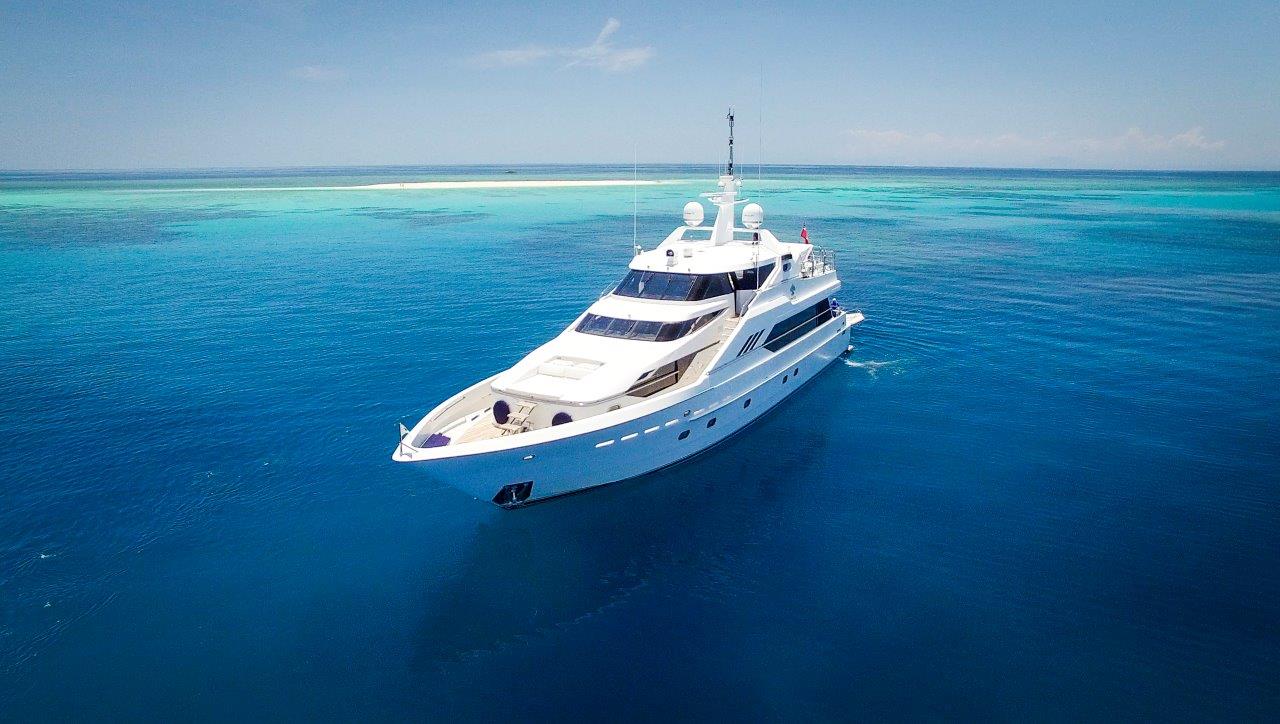 Luxury Charter Yacht on the Great Barrier Reef YOTSPACE