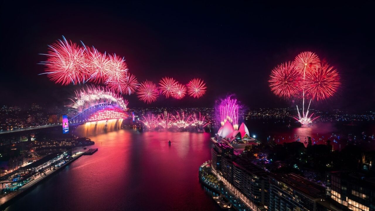 Sydney-New-Years-Eve-Fireworks_Destination-NSW-187258-3