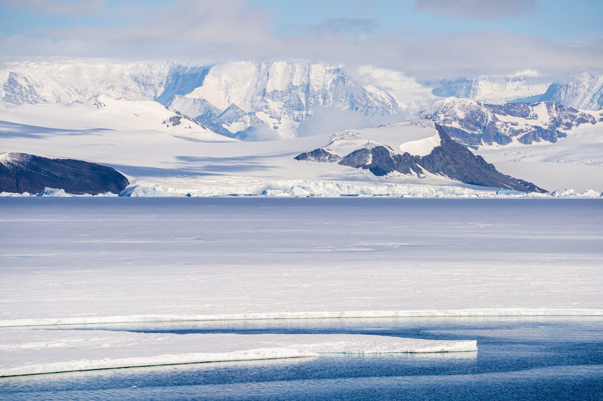 Mountain,Landscape,In,Antarctica,,Antarctic,Peninsula.