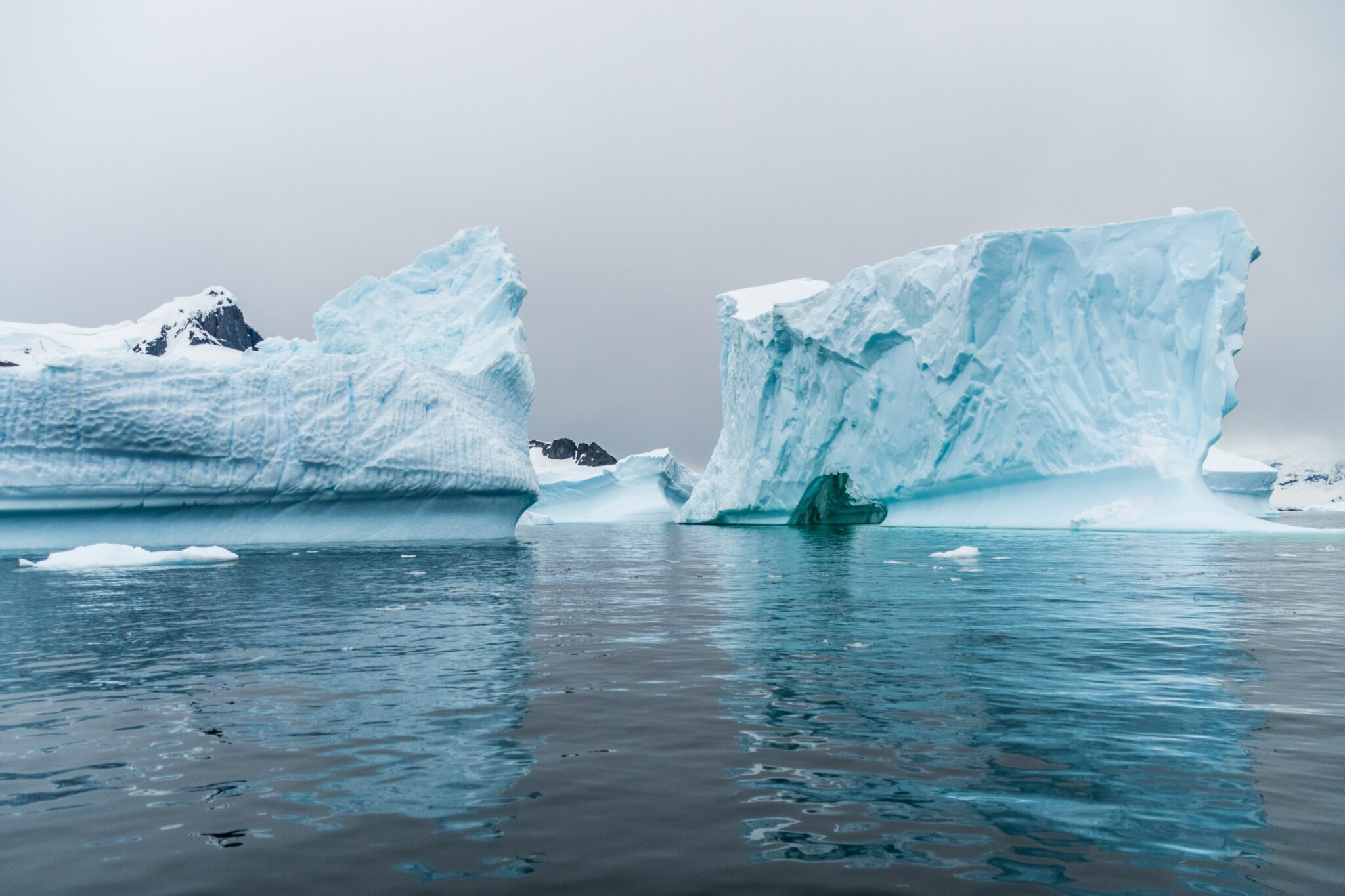 An,Antarctic,Landscape,Shot,Near,Cuverville,Island,,Highlighting,Mountains,And