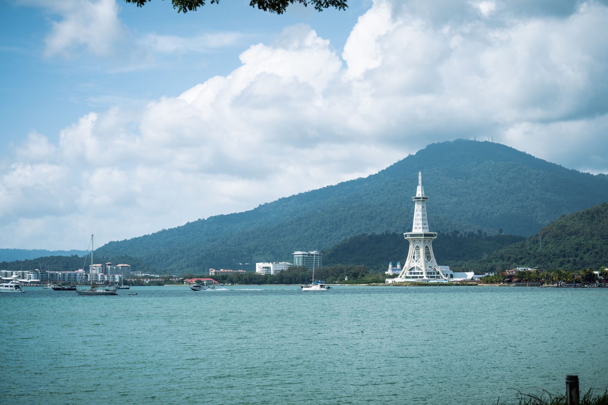 A,Scenic,View,Of,The,Sea,And,The,Maha,Tower