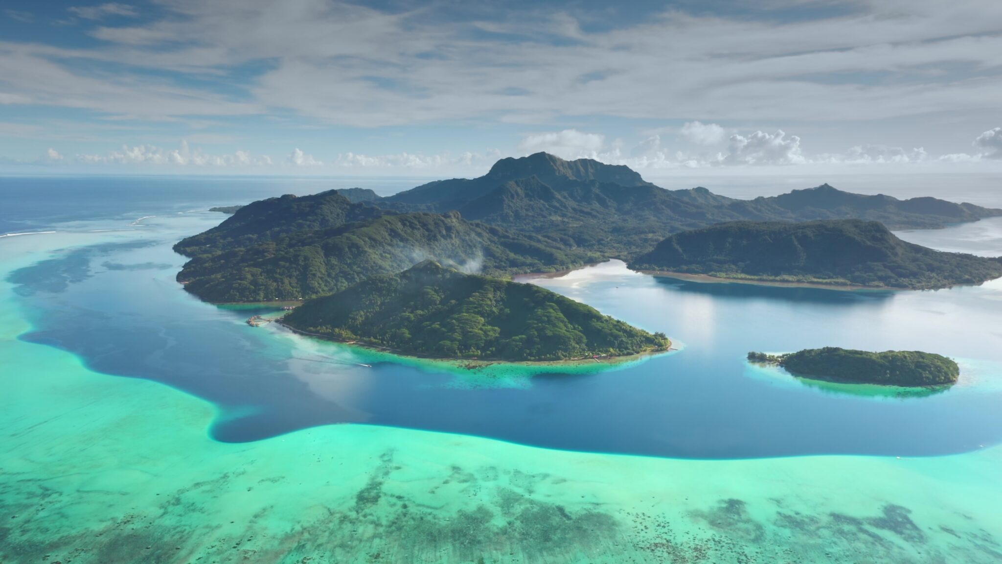 Breathtaking,Aerial,View,Of,Tropical,Paradise,Green,Islands,In,Turquoise