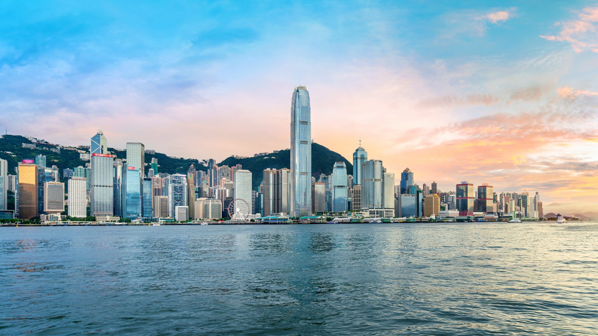 Scenic,Of,Victoria,Harbor,And,Hong,Kong,City,At,Sunset.
