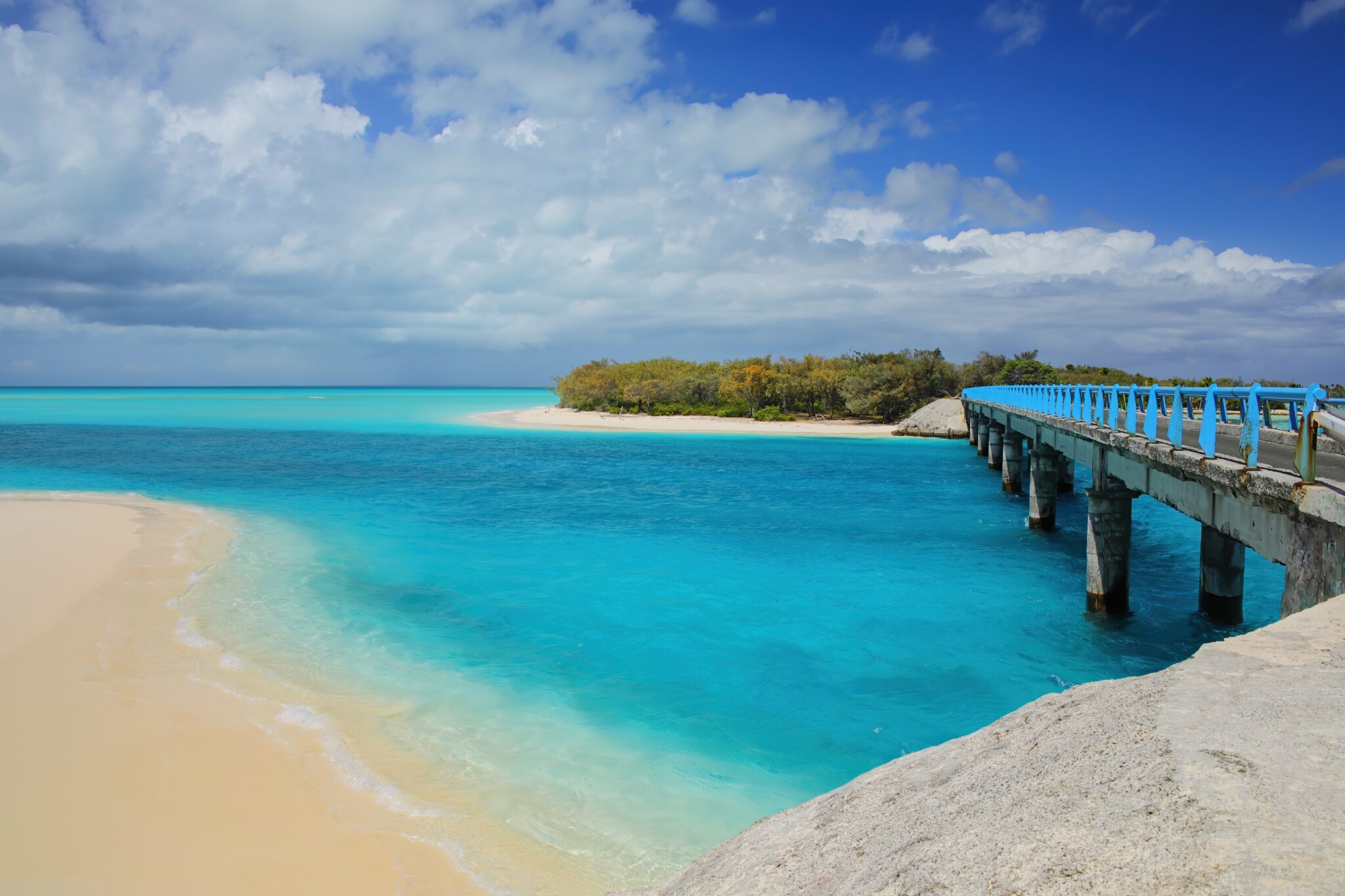 Mouli,Bridge,Between,Ouvea,And,Mouli,Islands,,Loyalty,Islands,Archipelago,