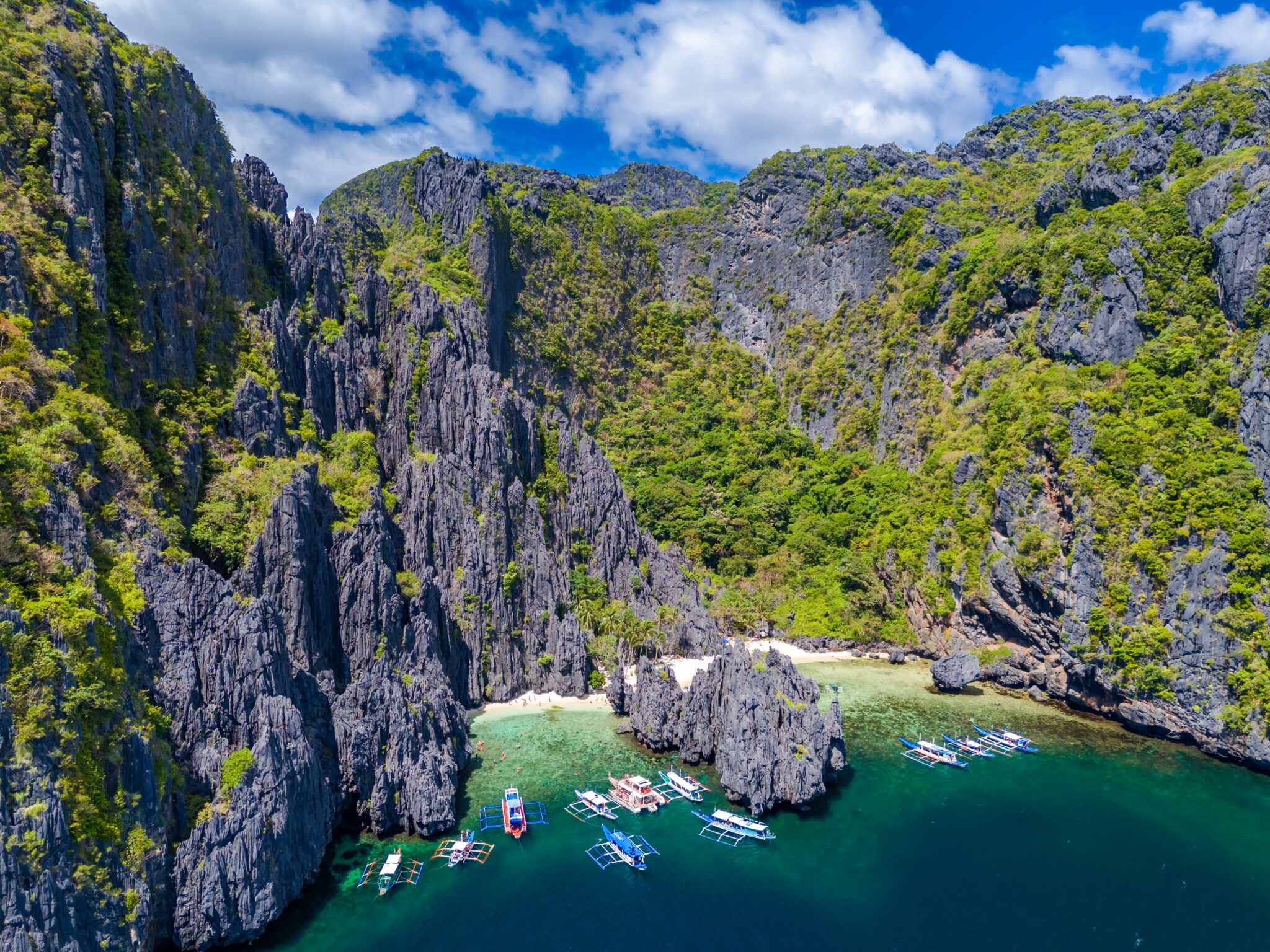 Secret,Lagoon,At,Miniloc,Island,Near,El,Nido,,Palawan,,Philippines.