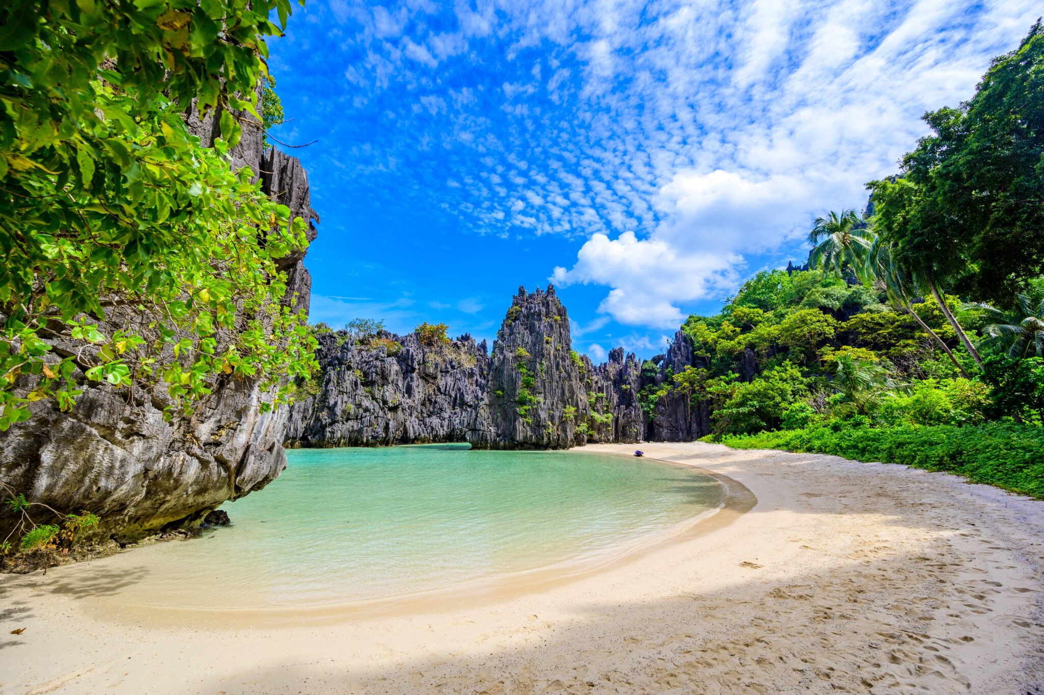 Hidden,Beach,In,Matinloc,Island,,El,Nido,,Palawan,,Philippines,