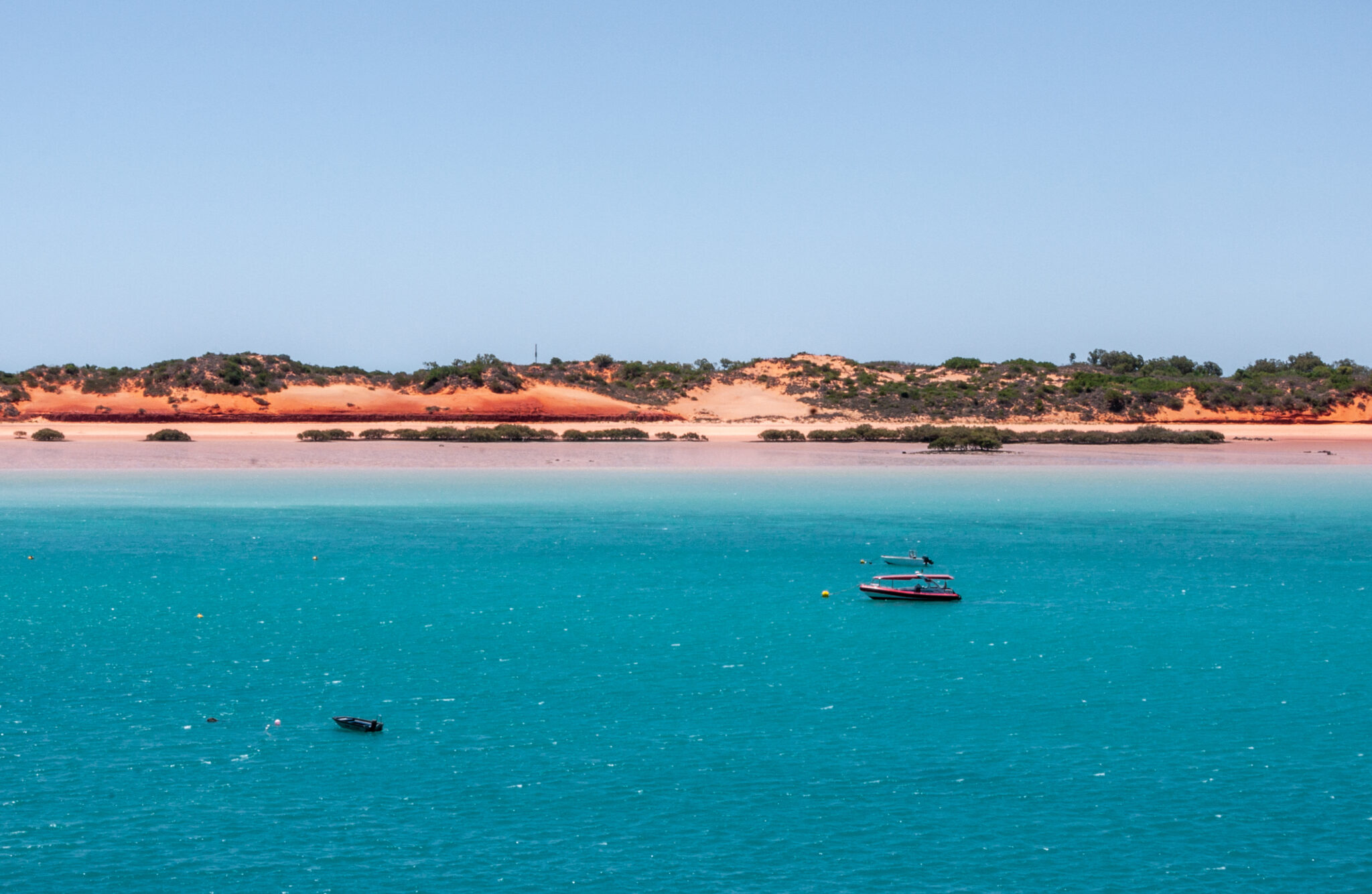 Broome,,Wa,,Australia,-,November,29,,2009:,Horizontal,Line,Made
