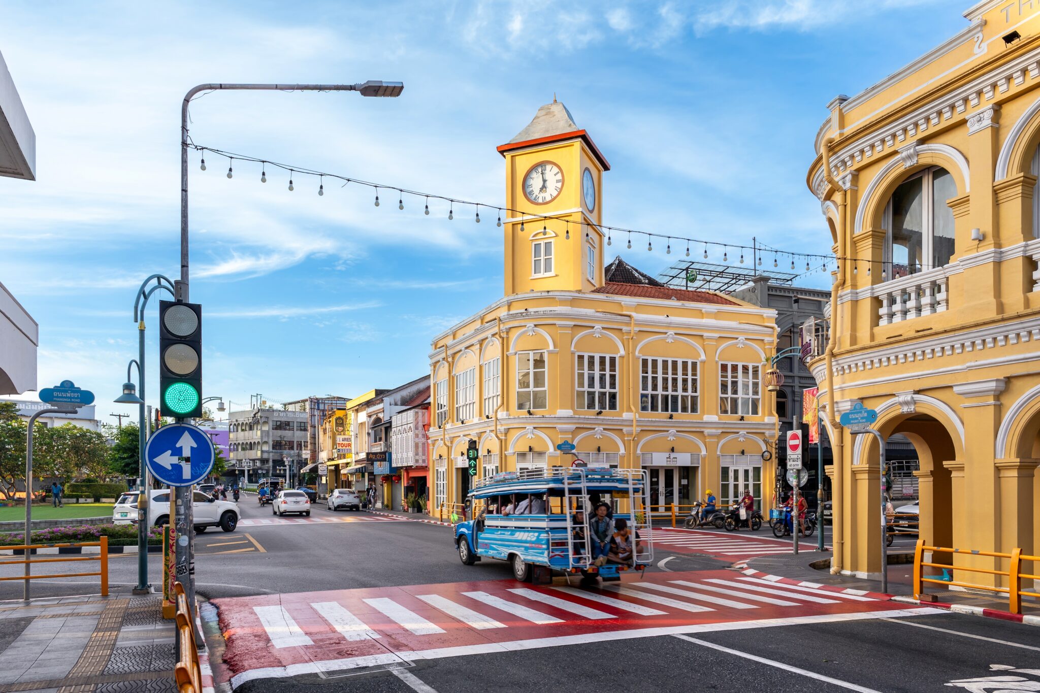 Phuket,,Thailand,-,November,11,,2024:,Blue,Passenger,Vehicle,Navigates