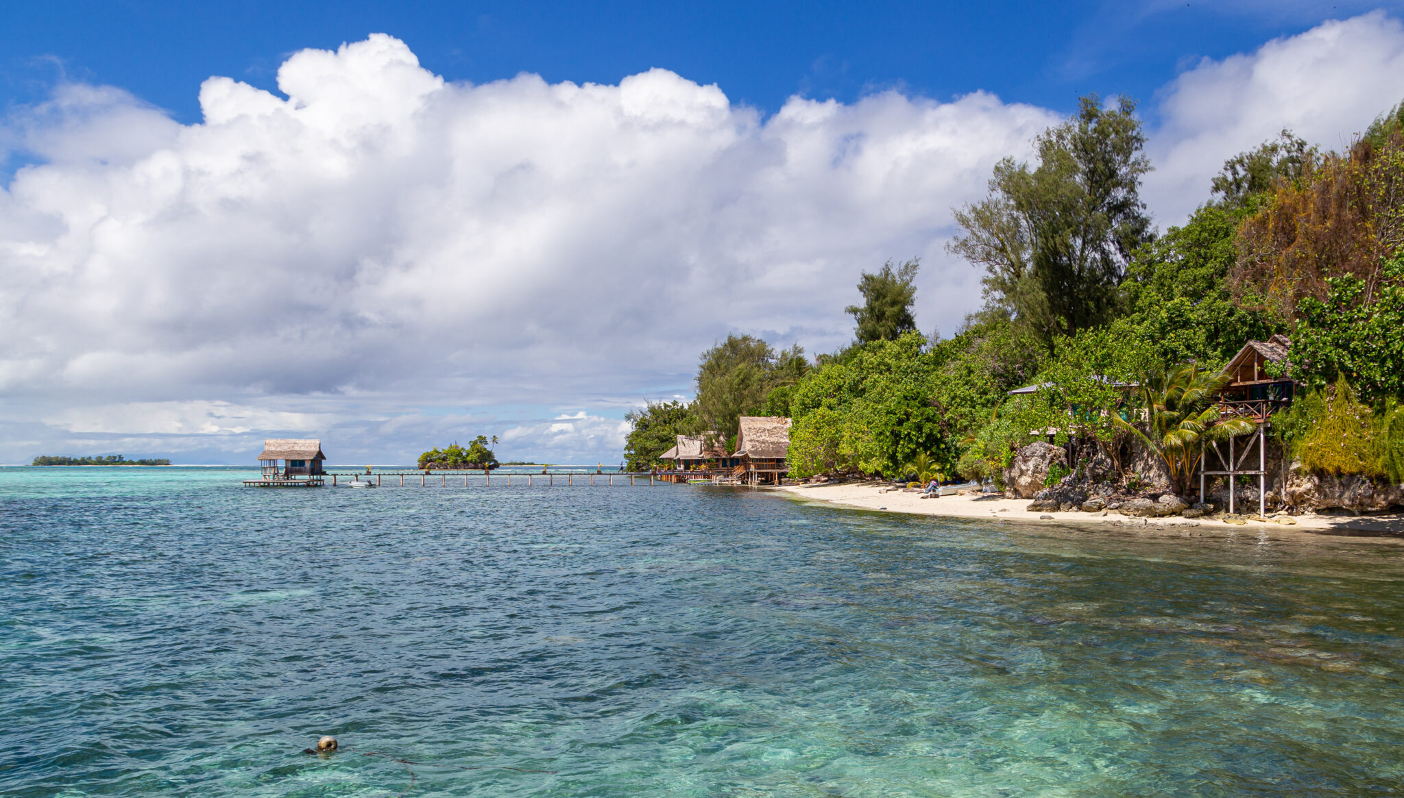 Beach,And,Clear,Waters,At,Fatboy’s,Resort,Near,Gizo,In