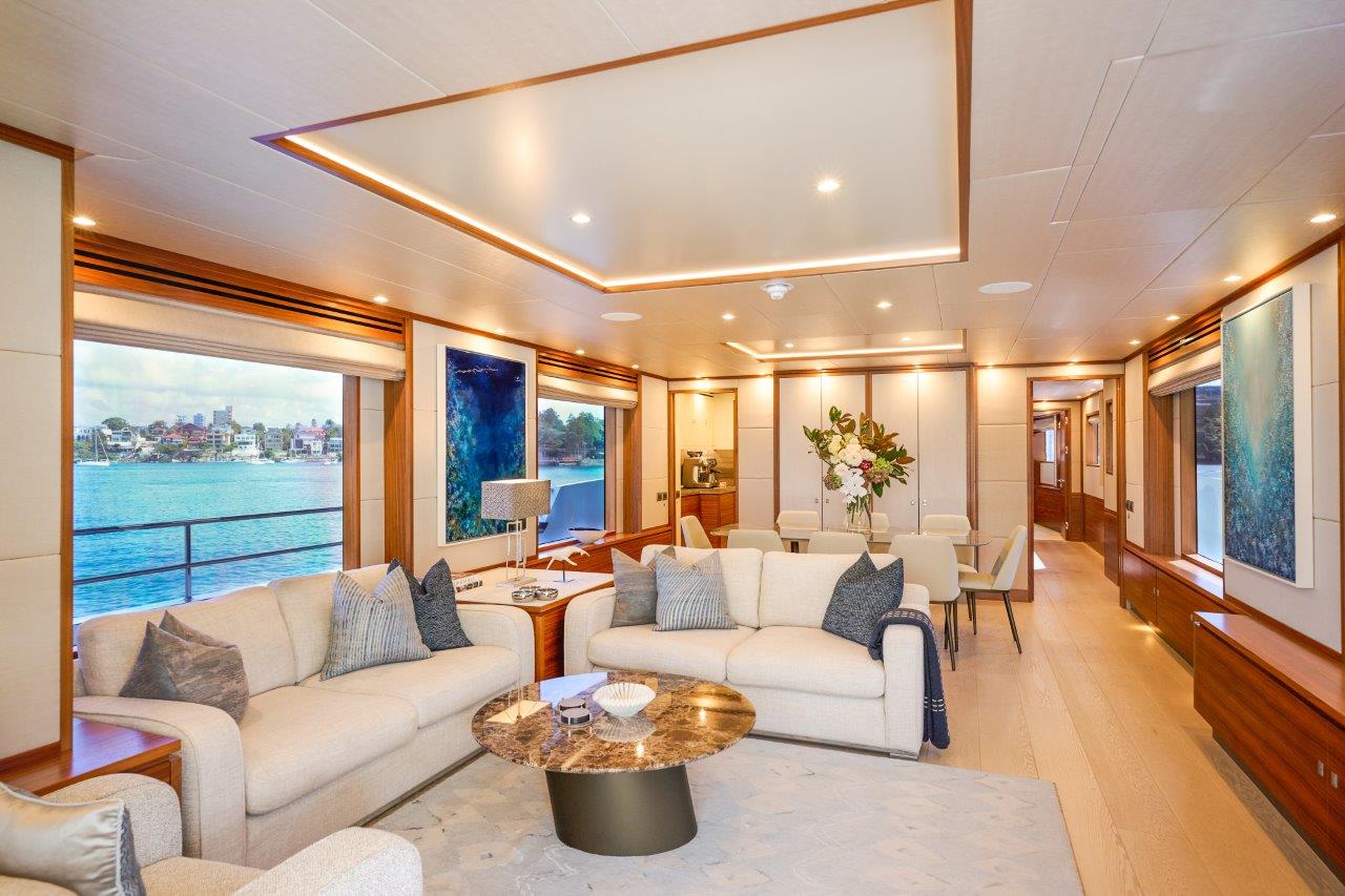 Main Saloon - Belle Superyacht YOTSPACE