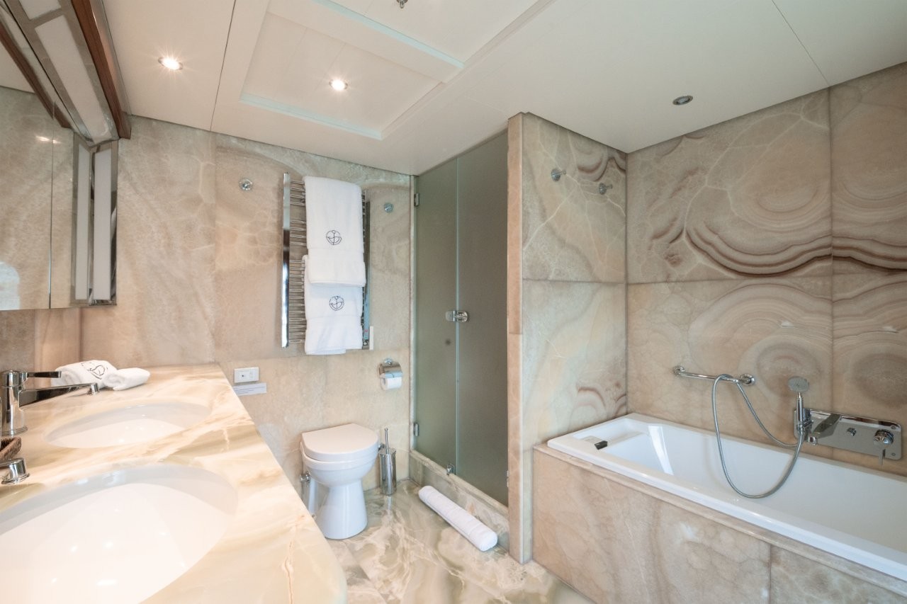 Master Ensuite with Bath | Beluga Luxury Yacht Charter Cairns Great Barrier Reef