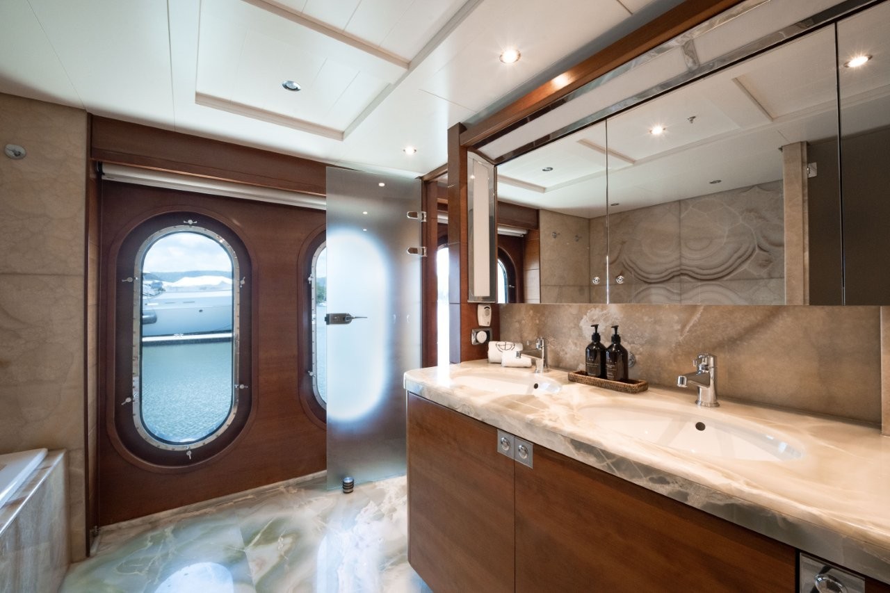 Master Ensuite with Bath | Beluga Luxury Yacht Charter Cairns Great Barrier Reef