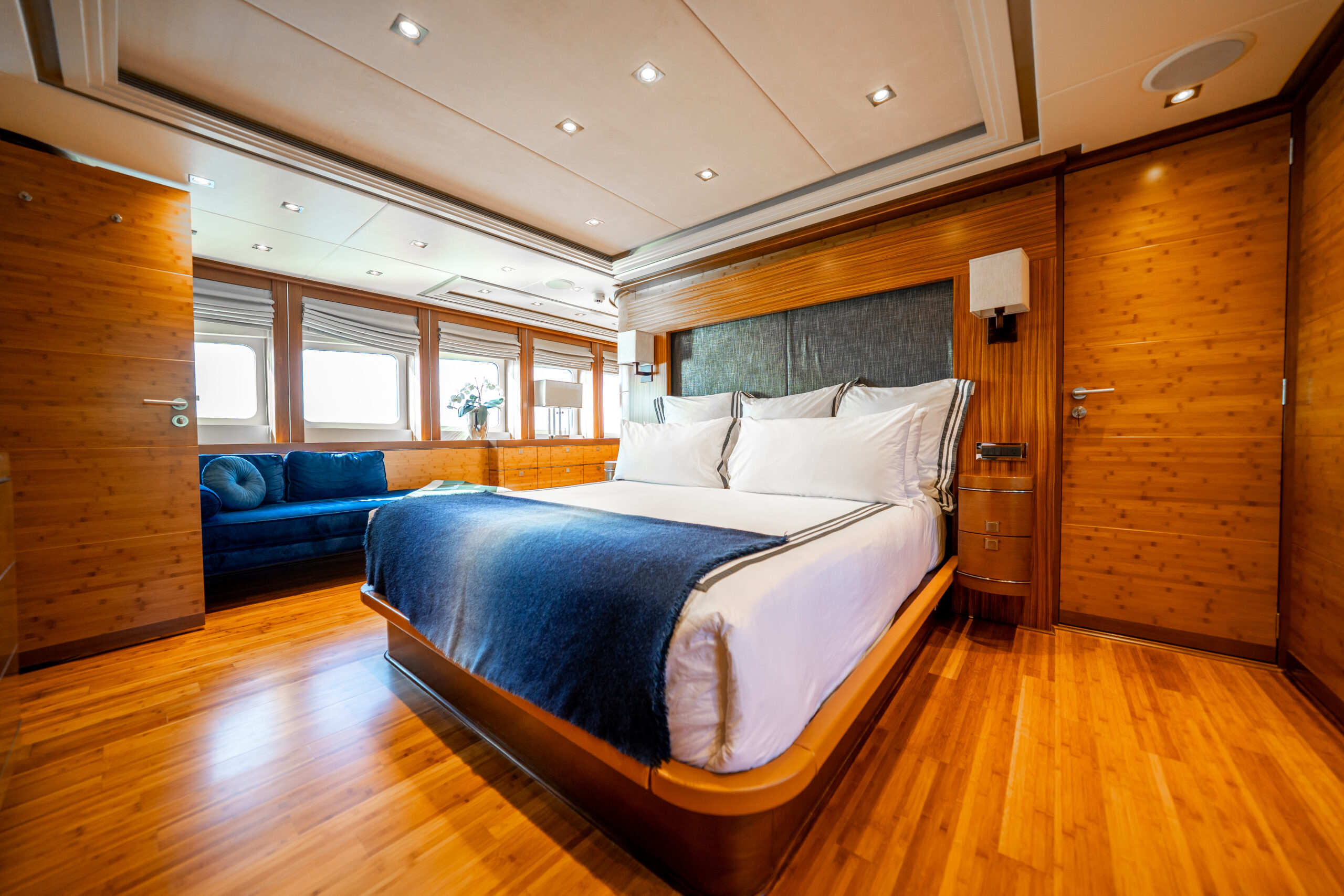 Superyacht Charters Whitsunday and Port Douglas | LUMIR