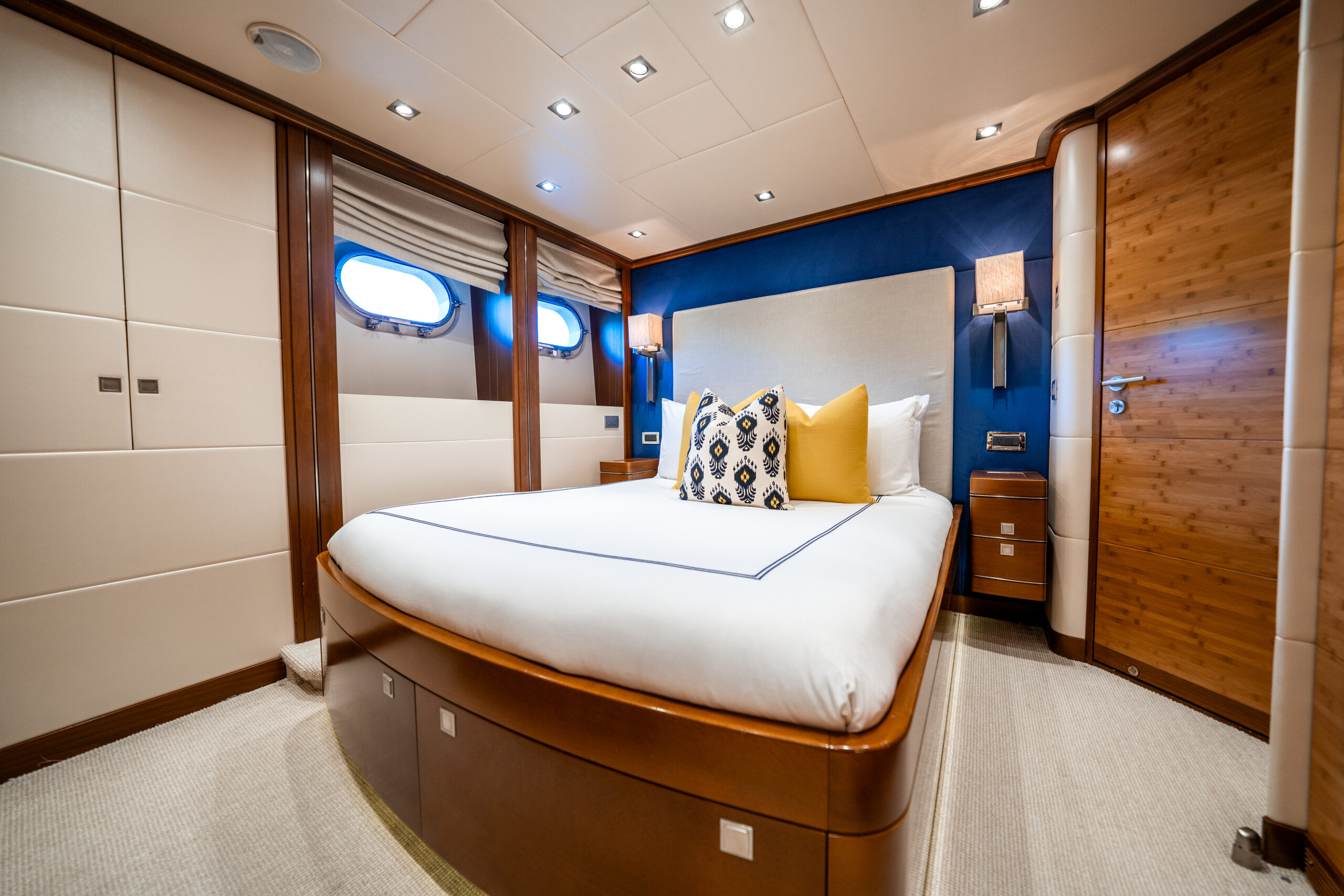 Superyacht Charters Whitsunday and Port Douglas | LUMIR