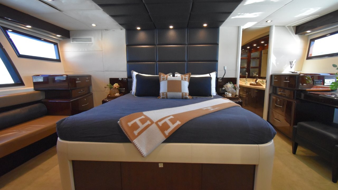 Master Suite - Hamilton Island luxury charter yacht La Mar
