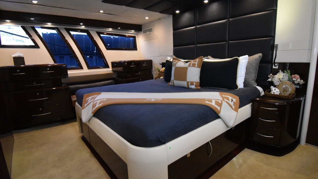 Master Suite Hamilton Island luxury charter yacht La Mar