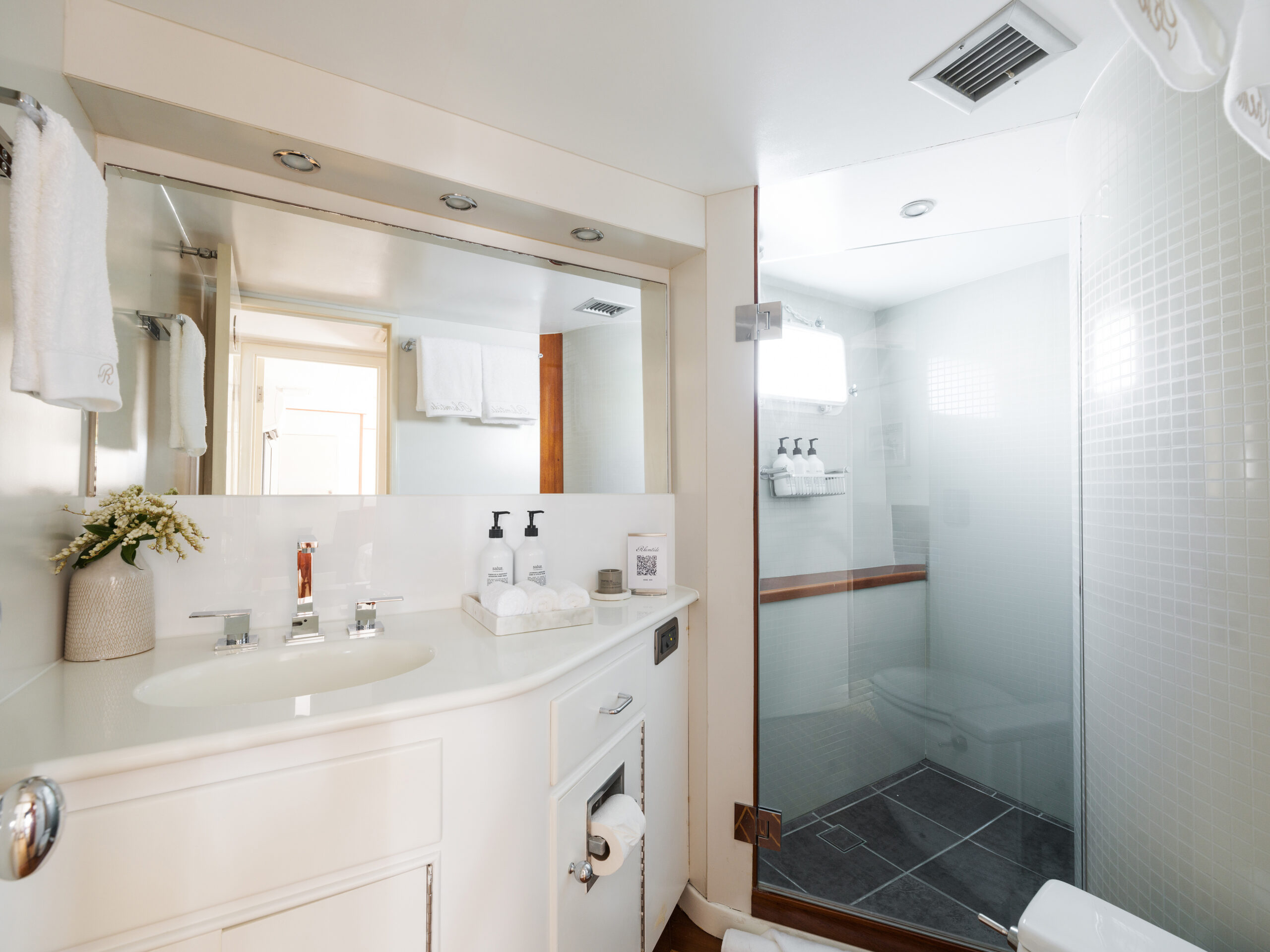 Luxury Yacht Charter Rhemtide Australia