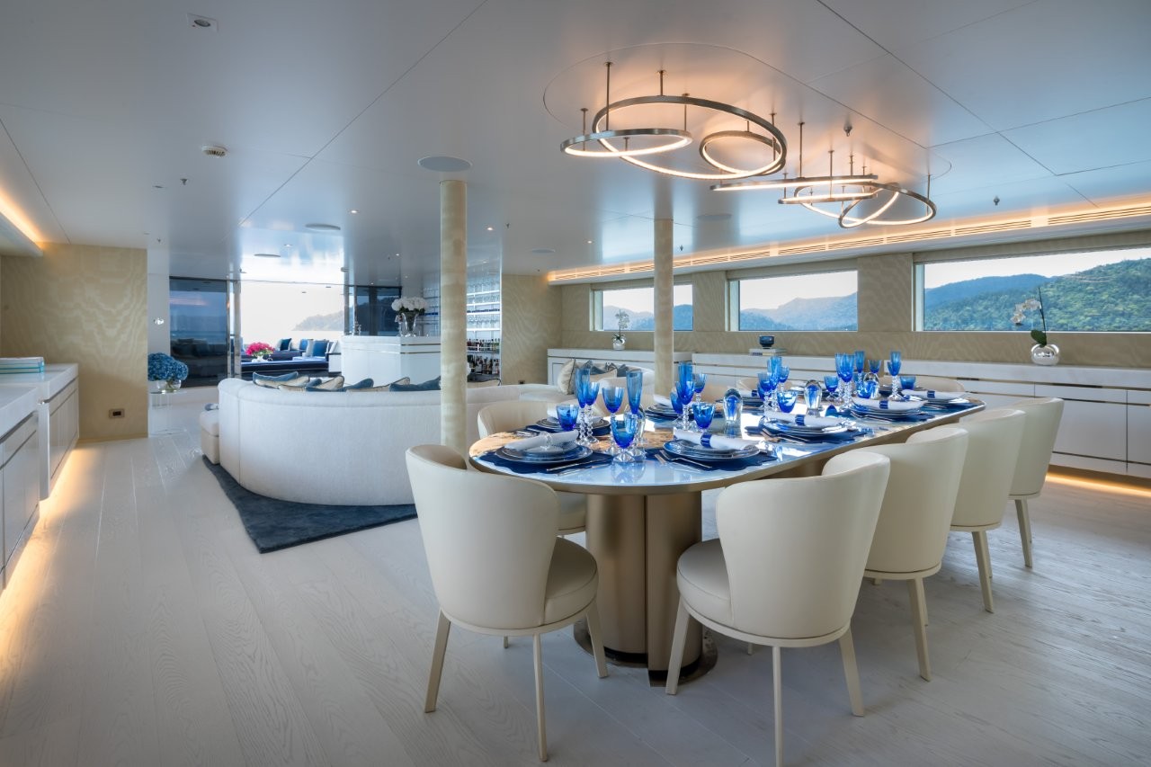 Interior Dining Superyacht Mischief 