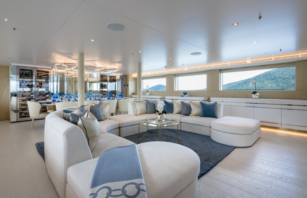 Main Saloon Superyacht Mischief 