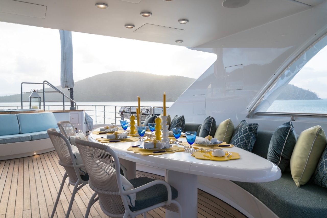 Sundeck Dining Superyacht Mischief