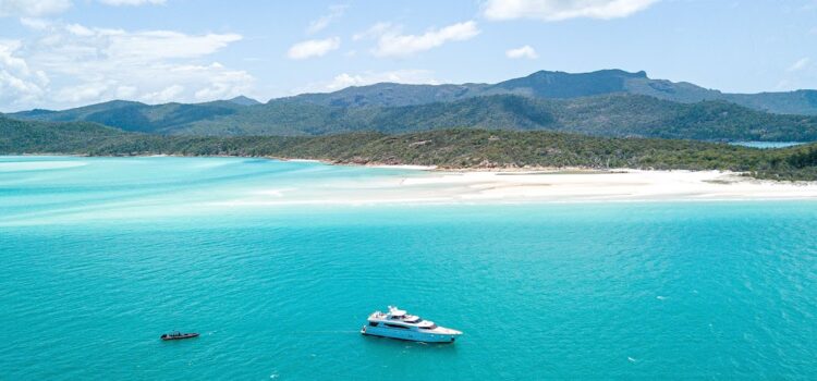 Best Superyacht Anchorages Whitsundays – Whitehaven Beach