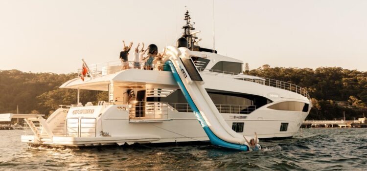 Whitsundays Superyacht Charter 3 Nights Superyacht – Oneworld  