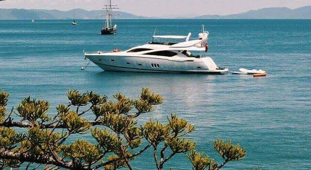 Hamilton Island Superyacht Day Charter