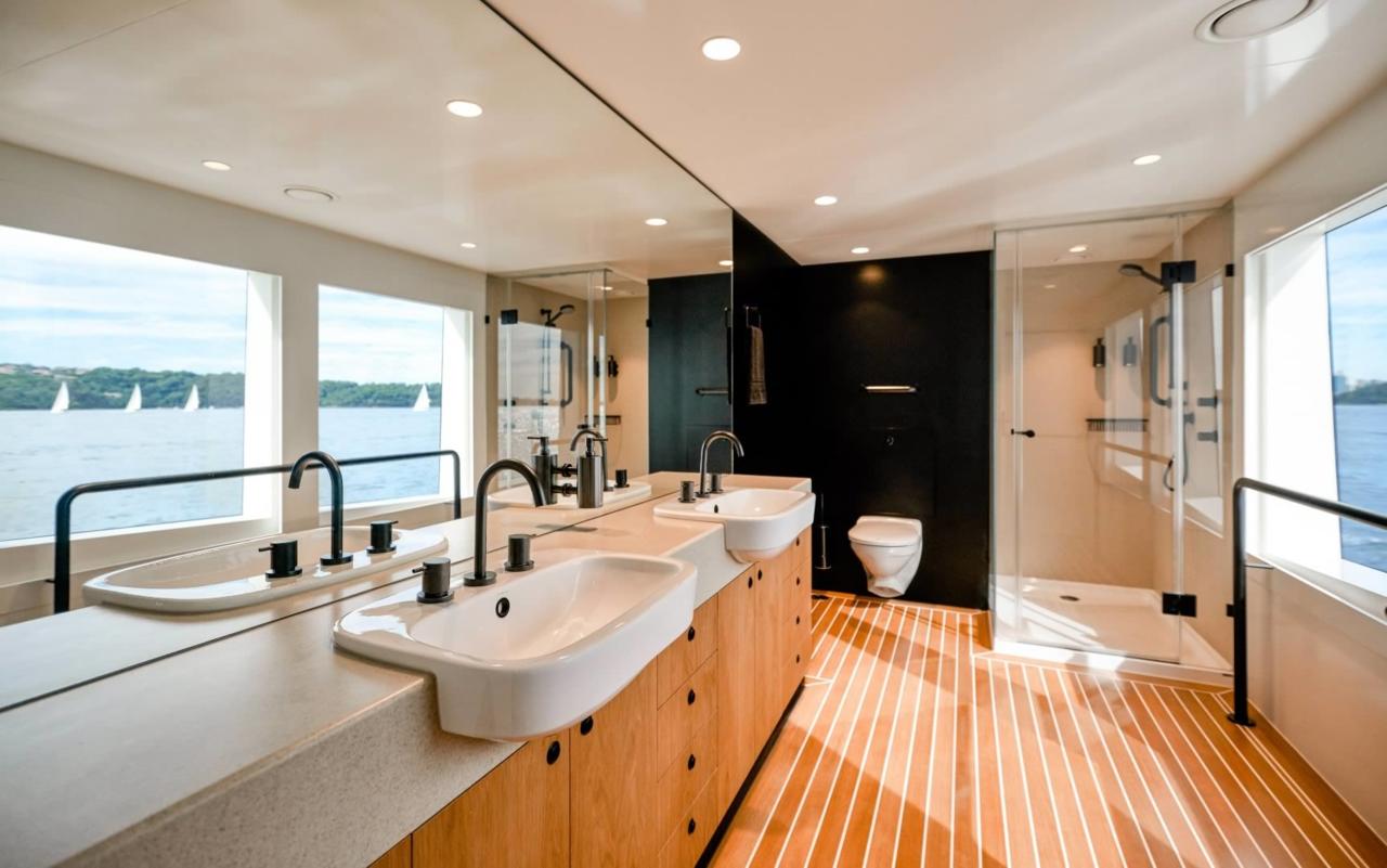 Luxury Master Ensuite Luxury Yacht Charters | Whitsundays | Sydney - EVOLUTION Superyacht YOTSPACE