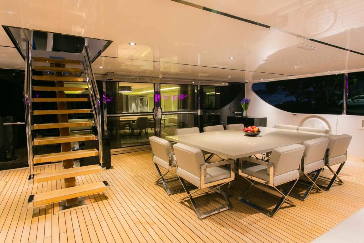 Exterior Dining onboard Luxury Yacht Charters | Whitsundays | Sydney - EVOLUTION Superyacht YOTSPACE