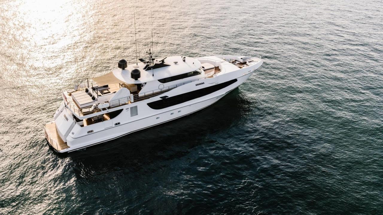 Luxury Yacht Charters | Whitsundays | Sydney | Port Douglas - EVOLUTION Superyacht YOTSPACE